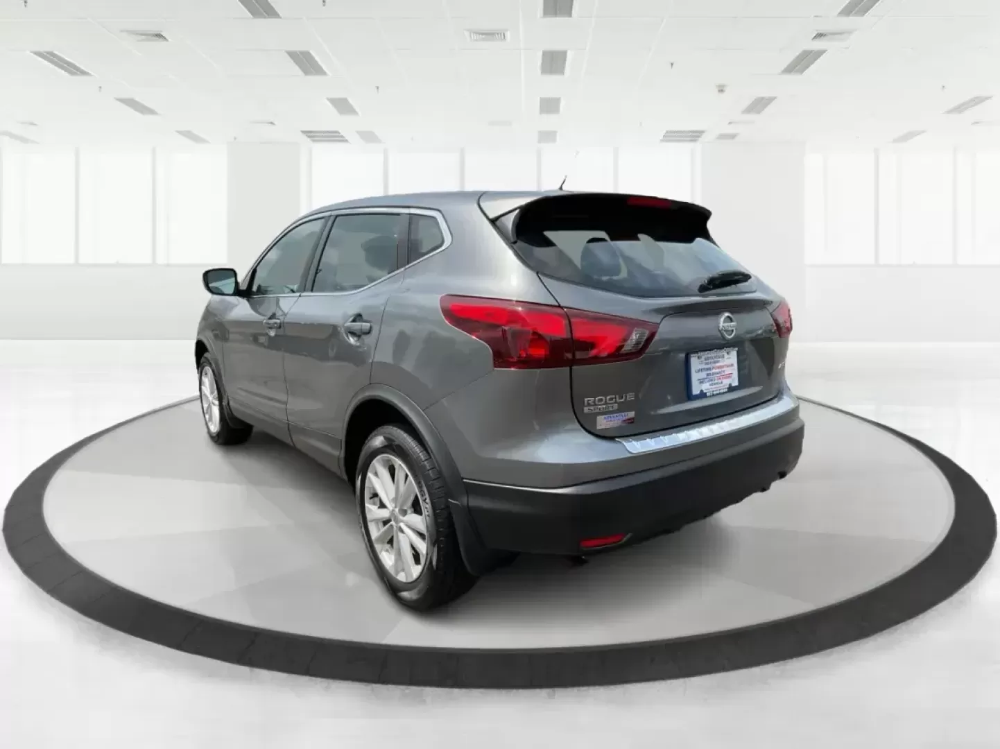 2017 Nissan Rogue Sport S (JN1BJ1CR9HW) with an 2L I-4 gasoline direct injection engine, located at 880 E. National Road, Vandalia, OH, 45377, (937) 908-9800, 39.891918, -84.183594 - Photo#5
