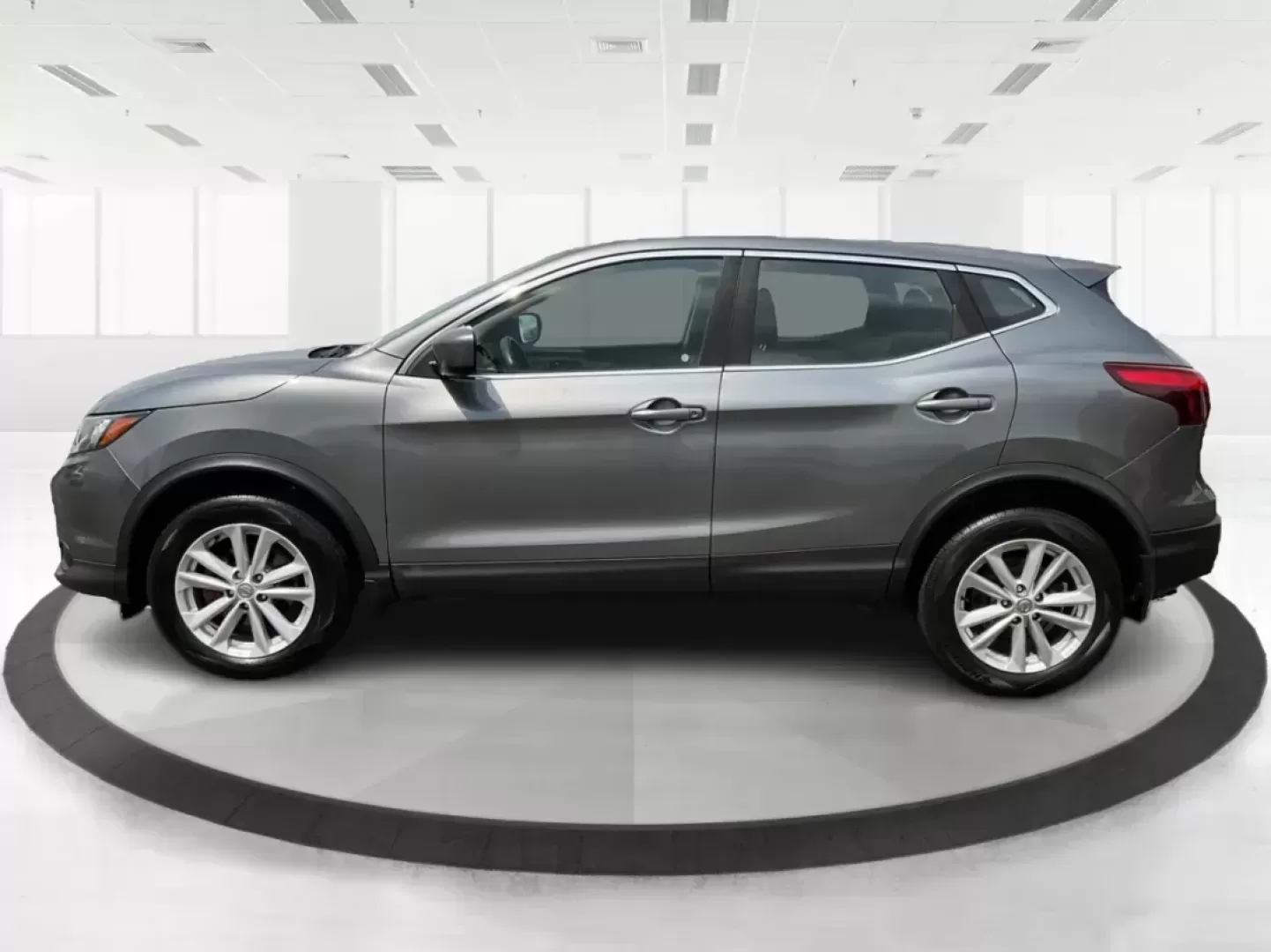2017 Nissan Rogue Sport S (JN1BJ1CR9HW) with an 2L I-4 gasoline direct injection engine, located at 880 E. National Road, Vandalia, OH, 45377, (937) 908-9800, 39.891918, -84.183594 - Photo#6