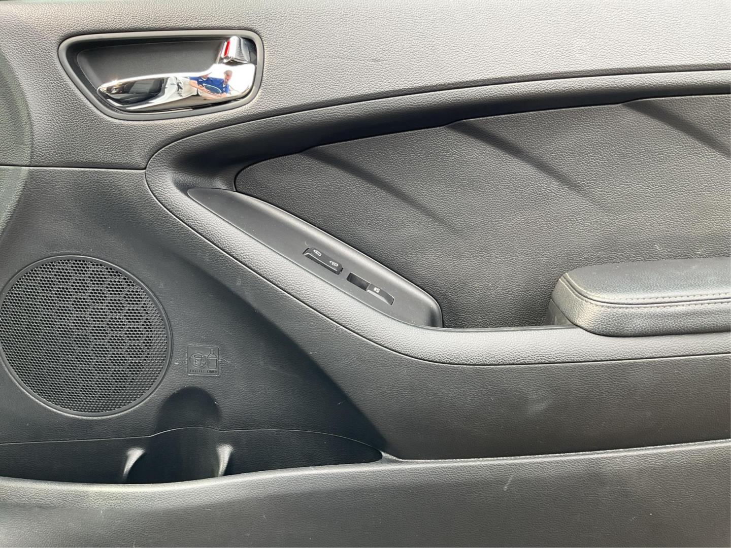 2014 Kia Forte EX (KNAFX4A81E5) with an 2L I-4 gasoline direct injection engine, located at 1099 N County Rd 25A, Troy, OH, 45373, (937) 908-9800, 40.057079, -84.212883 - Photo#18