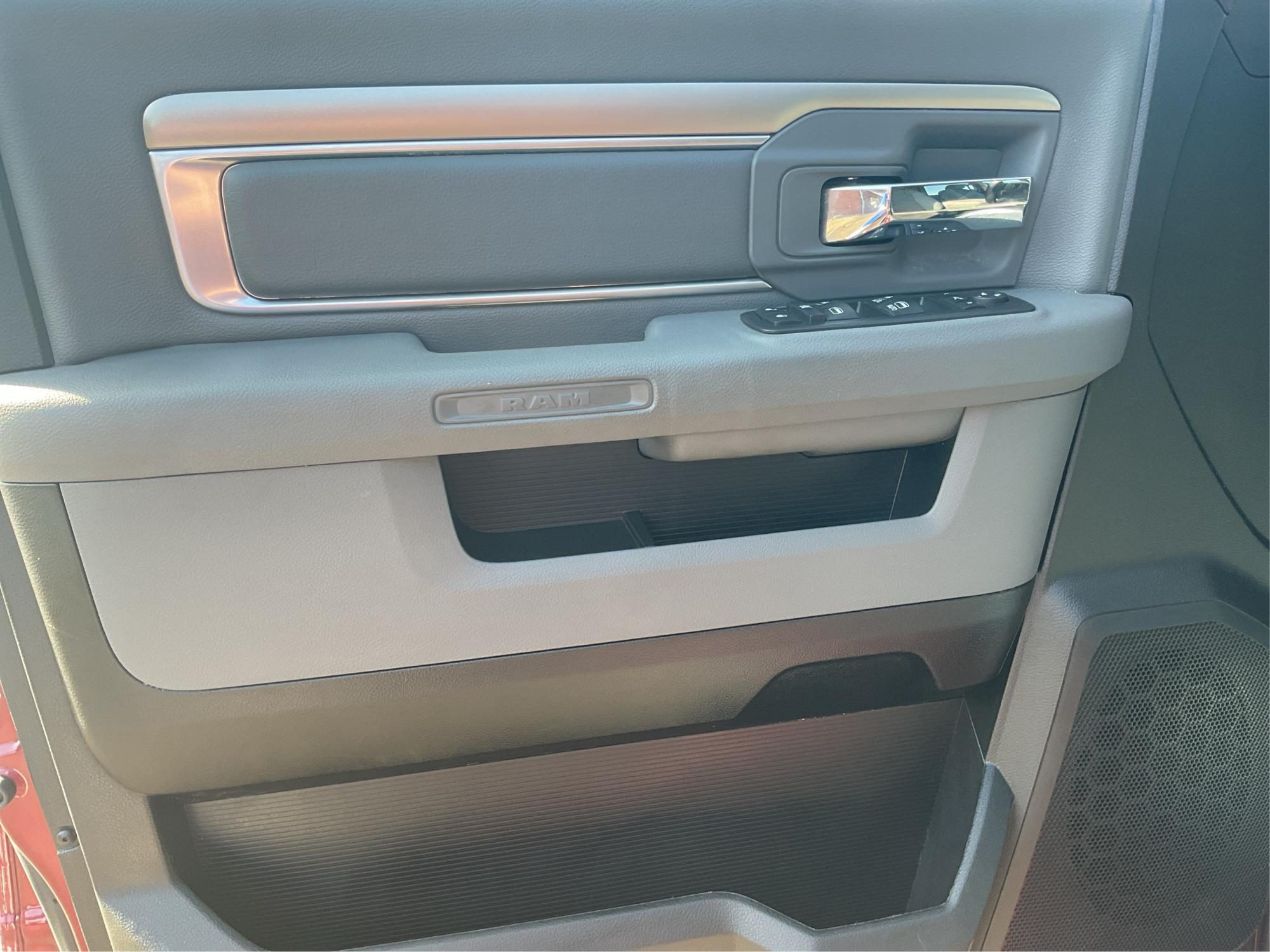 2018 Ram 1500 SLT Crew Cab SWB 4WD (1C6RR7LM9JS) with an 3.0L V6 DIESEL engine, 8-Speed Automatic transmission, located at 8750 N County Rd 25A, Piqua, OH, 45356, (937) 908-9800, 40.164391, -84.232513 - 2018 Ram 1500 SLT Crew Cab SWB 4WD - Photo#18