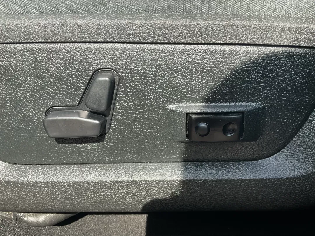 2018 Ram 1500 SLT Crew Cab SWB 4WD (1C6RR7LM9JS) with an 3.0L V6 DIESEL engine, 8-Speed Automatic transmission, located at 8750 N County Rd 25A, Piqua, OH, 45356, (937) 908-9800, 40.164391, -84.232513 - 2018 Ram 1500 SLT Crew Cab SWB 4WD - Photo#17