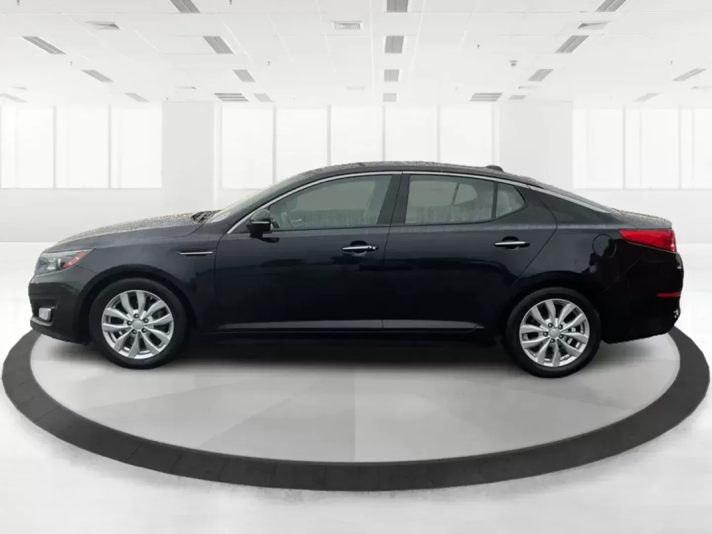 2015 Kia Optima EX (5XXGN4A76FG) with an Theta II 2.4L I-4 gasoline direct injection engine, located at 1099 N County Rd 25A, Troy, OH, 45373, (937) 908-9800, 40.057079, -84.212883 - 2015 Kia Optima EX - Photo#5