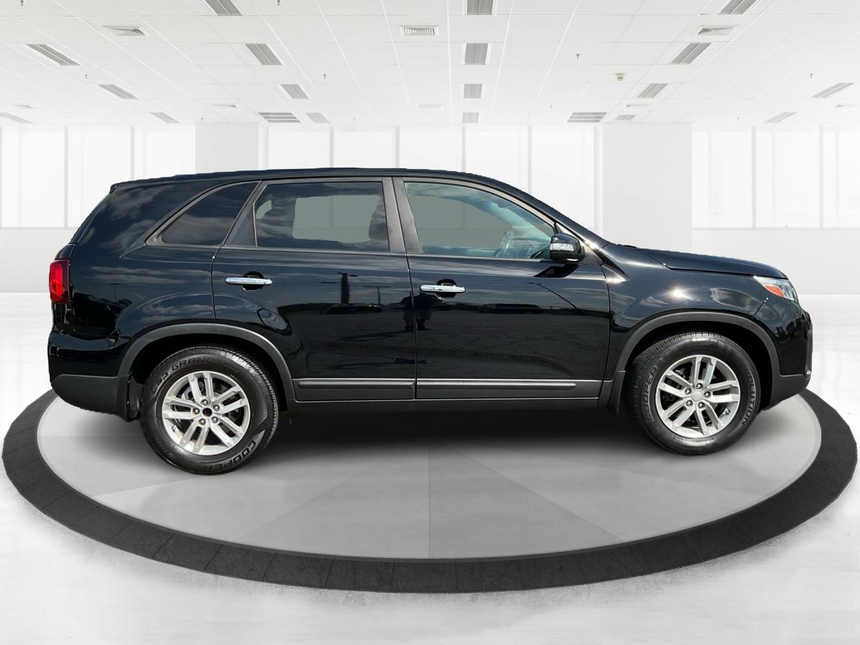 2015 Kia Sorento LX (5XYKT3A69FG) with an 2.4L I-4 gasoline direct injection engine, located at 1230 East Main St, Xenia, OH, 45385, (937) 908-9800, 39.688026, -83.910172 - Photo#1