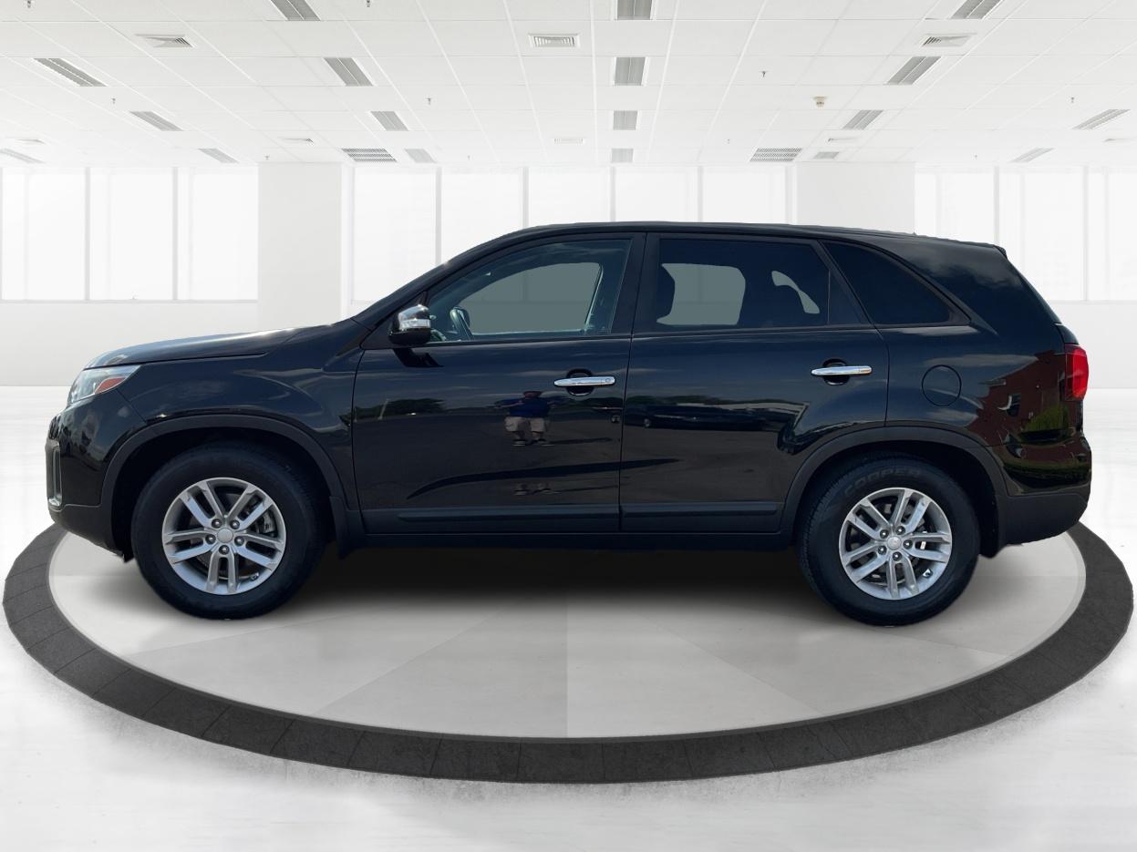 2015 Kia Sorento LX (5XYKT3A69FG) with an 2.4L I-4 gasoline direct injection engine, located at 1230 East Main St, Xenia, OH, 45385, (937) 908-9800, 39.688026, -83.910172 - Photo#5