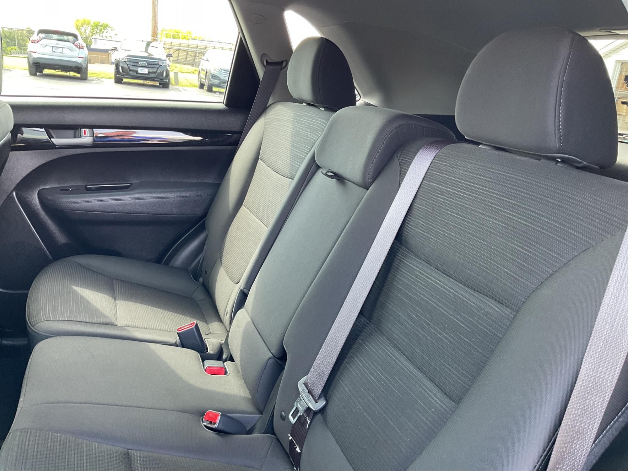 2015 Kia Sorento LX (5XYKT3A69FG) with an 2.4L I-4 gasoline direct injection engine, located at 1230 East Main St, Xenia, OH, 45385, (937) 908-9800, 39.688026, -83.910172 - Photo#9