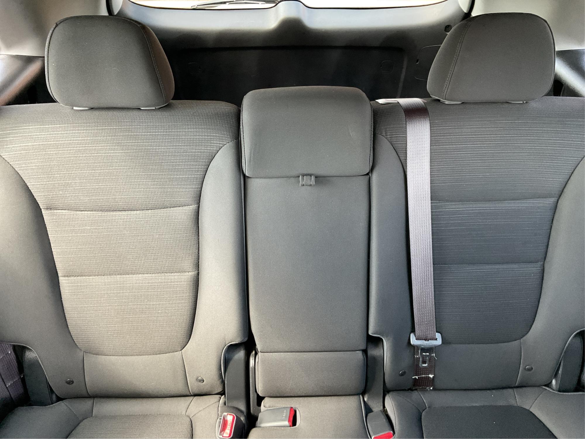 2015 Kia Sorento LX (5XYKT3A69FG) with an 2.4L I-4 gasoline direct injection engine, located at 1230 East Main St, Xenia, OH, 45385, (937) 908-9800, 39.688026, -83.910172 - Photo#12