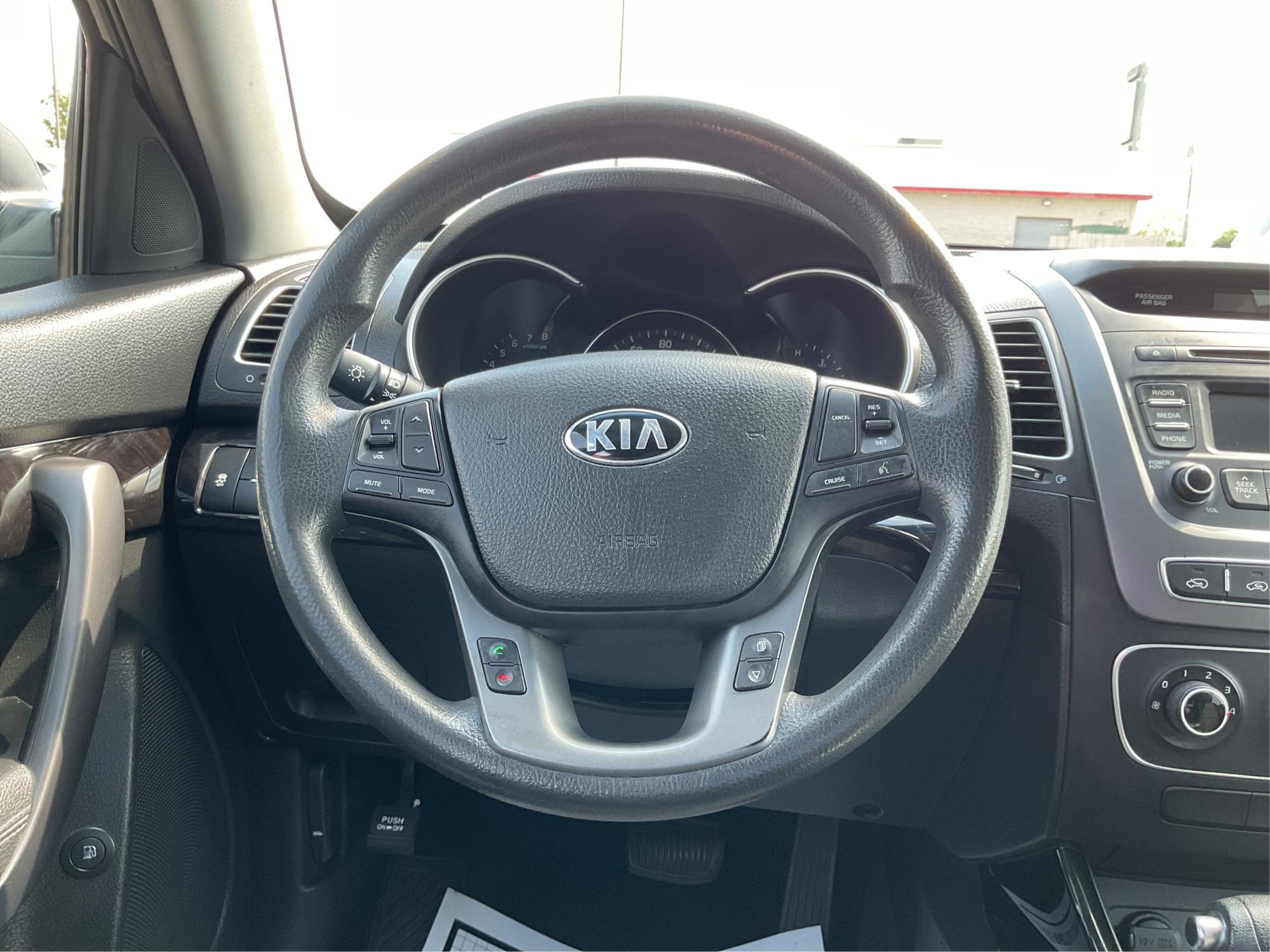 2015 Kia Sorento LX (5XYKT3A69FG) with an 2.4L I-4 gasoline direct injection engine, located at 1230 East Main St, Xenia, OH, 45385, (937) 908-9800, 39.688026, -83.910172 - Photo#14