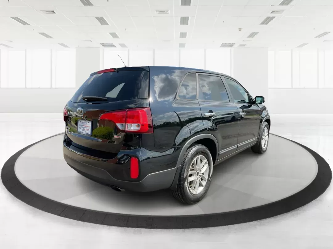 2015 Kia Sorento LX (5XYKT3A69FG) with an 2.4L I-4 gasoline direct injection engine, located at 1230 East Main St, Xenia, OH, 45385, (937) 908-9800, 39.688026, -83.910172 - 2015 Kia Sorento LX - Photo#2