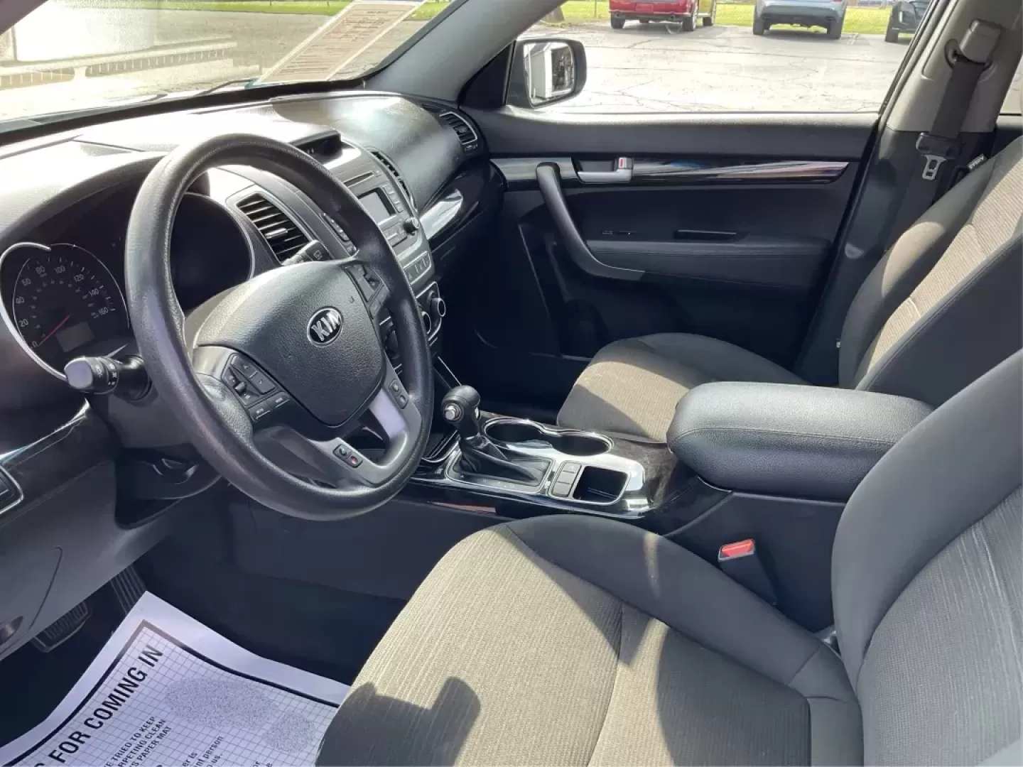 2015 Kia Sorento LX (5XYKT3A69FG) with an 2.4L I-4 gasoline direct injection engine, located at 1230 East Main St, Xenia, OH, 45385, (937) 908-9800, 39.688026, -83.910172 - 2015 Kia Sorento LX - Photo#7