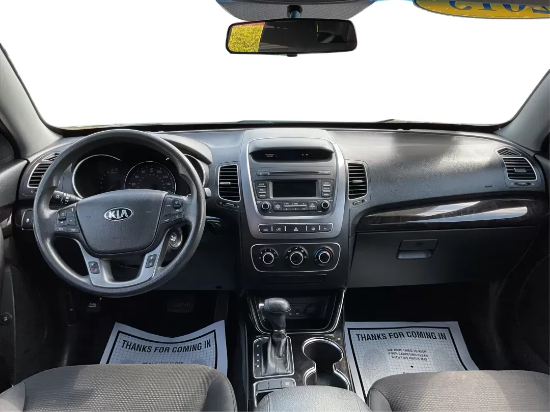 2015 Kia Sorento LX (5XYKT3A69FG) with an 2.4L I-4 gasoline direct injection engine, located at 1230 East Main St, Xenia, OH, 45385, (937) 908-9800, 39.688026, -83.910172 - 2015 Kia Sorento LX - Photo#16