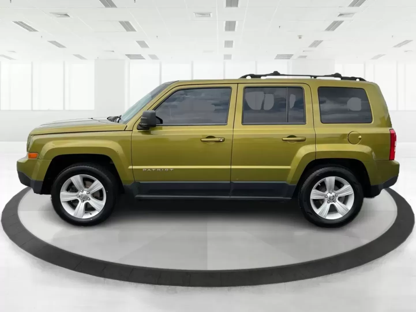 2012 Jeep Patriot Latitude 2WD (1C4NJPFA7CD) with an 2.0L L4 DOHC 16V engine, located at 401 Woodman Dr, Riverside, OH, 45431, (937) 908-9800, 39.760899, -84.123421 - Photo#5