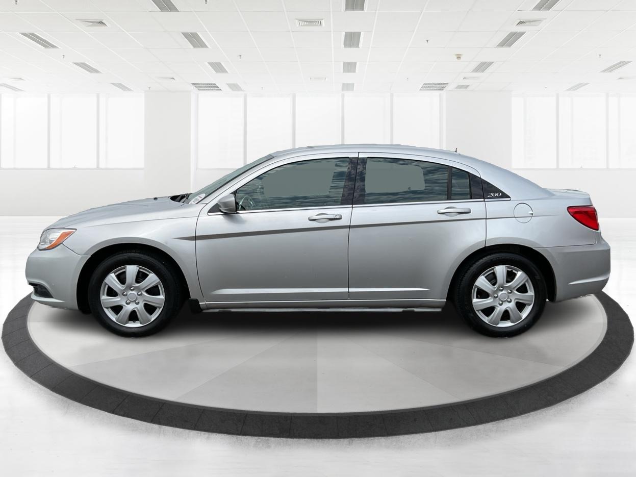 2012 Chrysler 200 LX (1C3CCBAB7CN) with an 2.4L L4 DOHC 16V engine, 6-Speed Automatic transmission, located at 1099 N County Rd 25A , Troy, OH, 45373, (937) 908-9800, 40.057079, -84.212883 - Photo#6