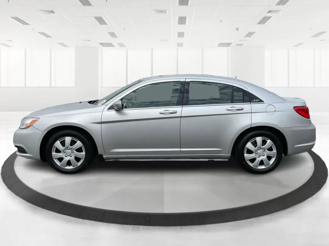 2012 Chrysler 200 LX (1C3CCBAB7CN) with an 2.4L L4 DOHC 16V engine, 6-Speed Automatic transmission, located at 1099 N County Rd 25A , Troy, OH, 45373, (937) 908-9800, 40.057079, -84.212883 - 2012 Chrysler 200 LX - Photo#5