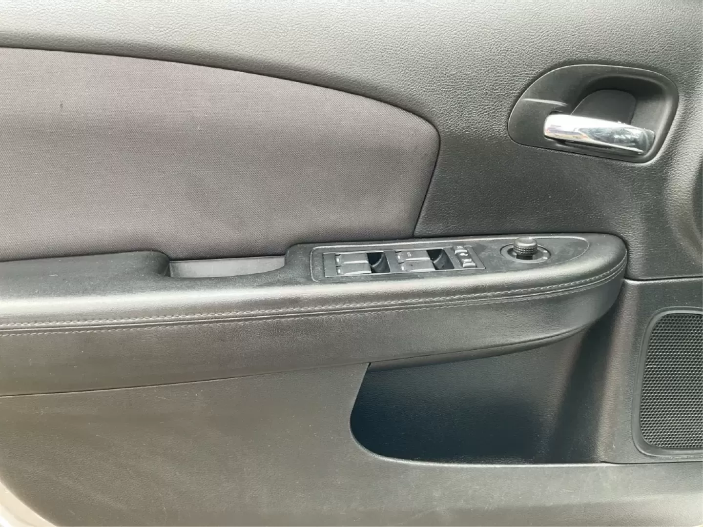 2012 Chrysler 200 LX (1C3CCBAB7CN) with an 2.4L L4 DOHC 16V engine, 6-Speed Automatic transmission, located at 1099 N County Rd 25A, Troy, OH, 45373, (937) 908-9800, 40.057079, -84.212883 - 2012 Chrysler 200 LX - Photo#16
