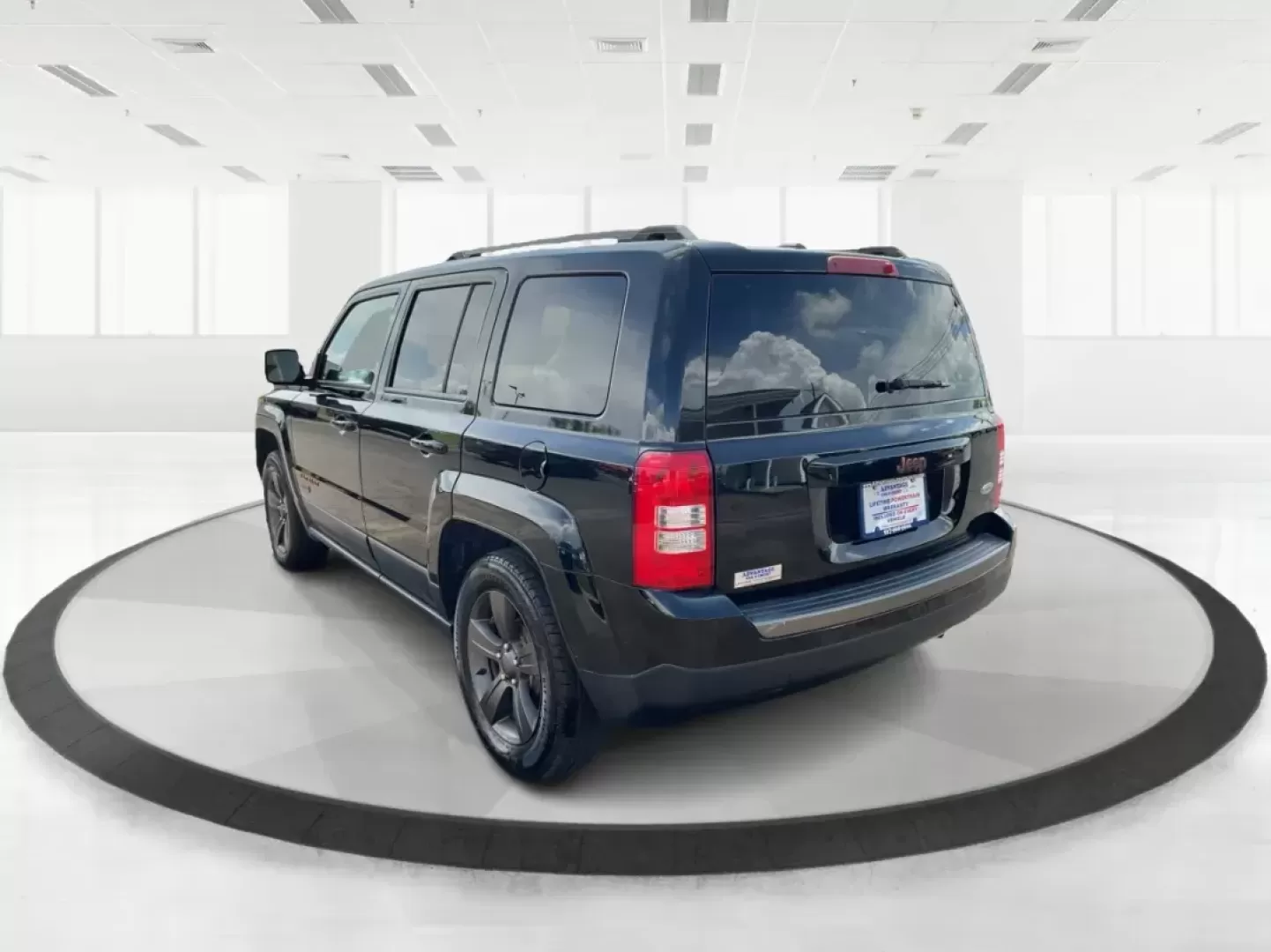 2016 Jeep Patriot 75th Anniversary (1C4NJPBBXGD) with an 2.4L I-4 DOHC engine, located at 1184 Kauffman Ave, Fairborn, OH, 45324, (937) 908-9800, 39.807072, -84.030914 - Photo#4