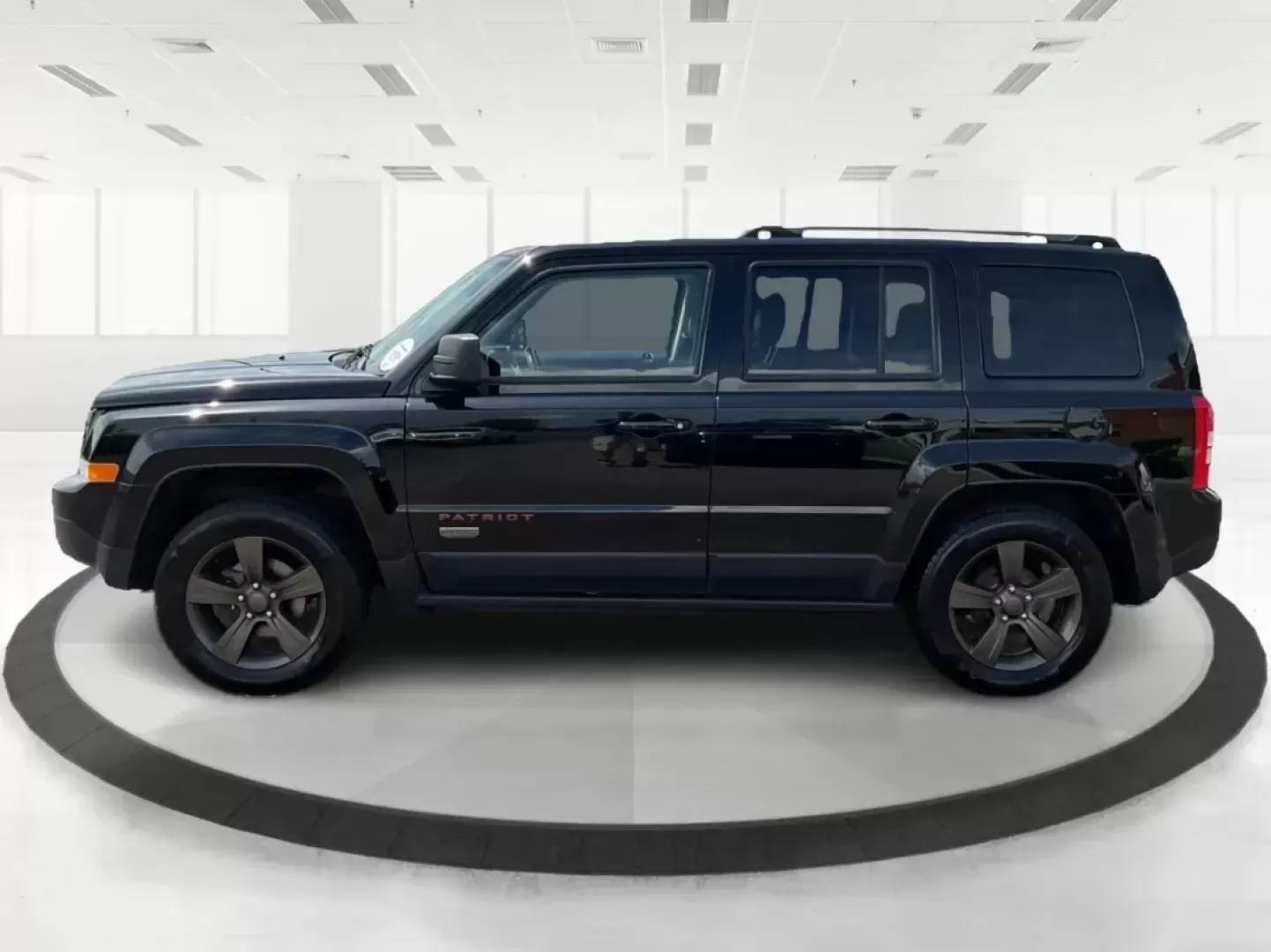 2016 Jeep Patriot 75th Anniversary (1C4NJPBBXGD) with an 2.4L I-4 DOHC engine, located at 1184 Kauffman Ave, Fairborn, OH, 45324, (937) 908-9800, 39.807072, -84.030914 - Photo#5