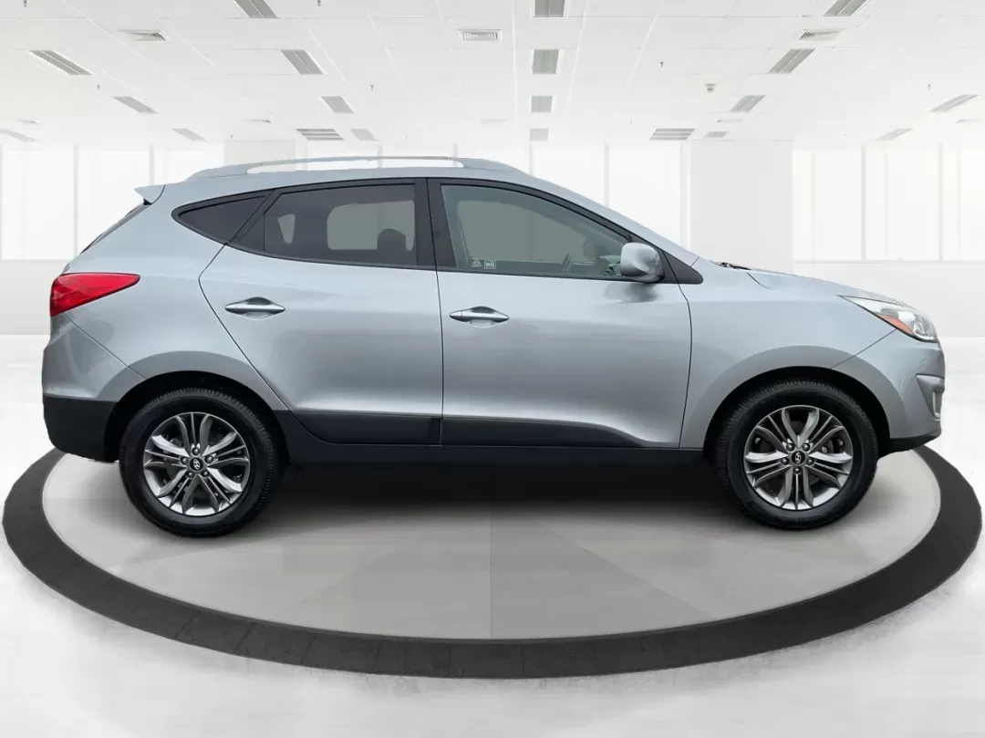 2015 Hyundai Tucson SE (KM8JUCAG2FU) with an Theta II 2.4L I-4 gasoline direct injection engine, located at 880 E. National Road, Vandalia, OH, 45377, (937) 908-9800, 39.891918, -84.183594 - 2015 Hyundai Tucson SE - Photo#1