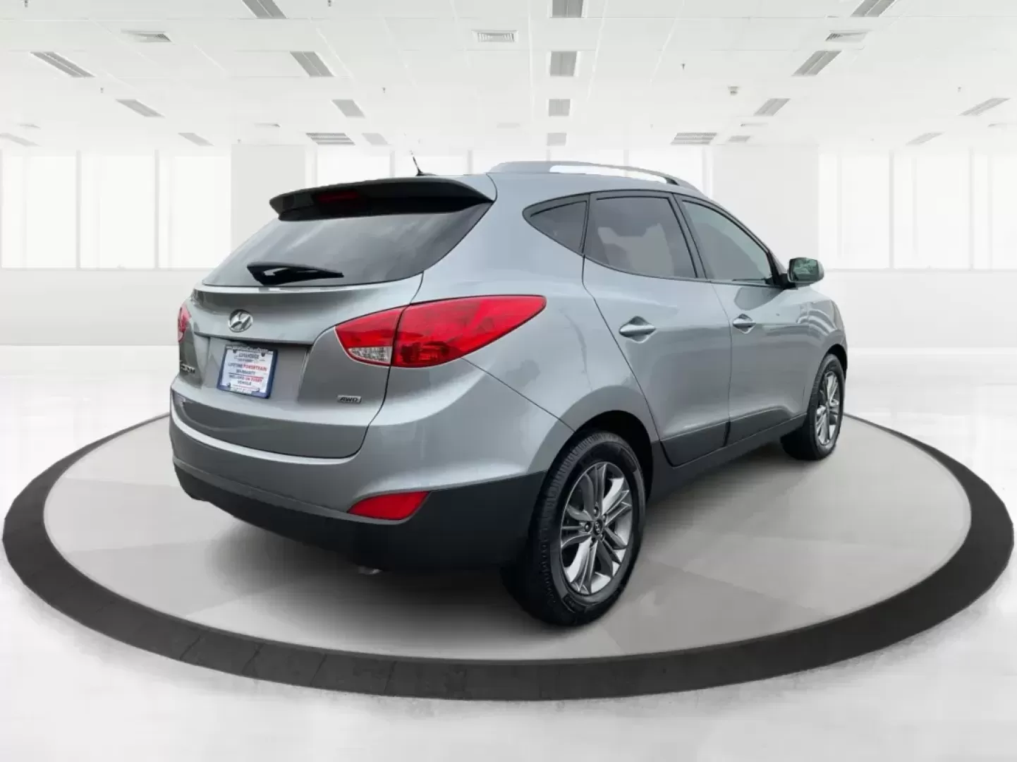 2015 Hyundai Tucson SE (KM8JUCAG2FU) with an Theta II 2.4L I-4 gasoline direct injection engine, located at 880 E. National Road, Vandalia, OH, 45377, (937) 908-9800, 39.891918, -84.183594 - 2015 Hyundai Tucson SE - Photo#2