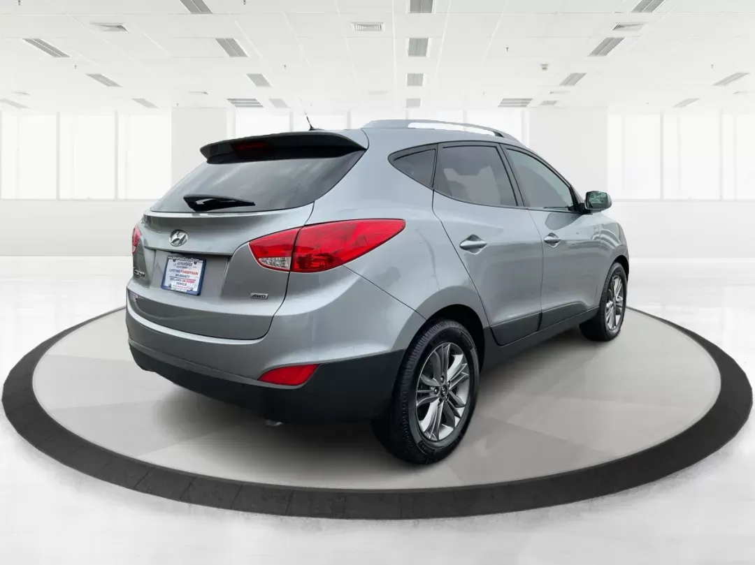 2015 Hyundai Tucson SE (KM8JUCAG2FU) with an Theta II 2.4L I-4 gasoline direct injection engine, located at 880 E. National Road, Vandalia, OH, 45377, (937) 908-9800, 39.891918, -84.183594 - 2015 Hyundai Tucson SE - Photo#2