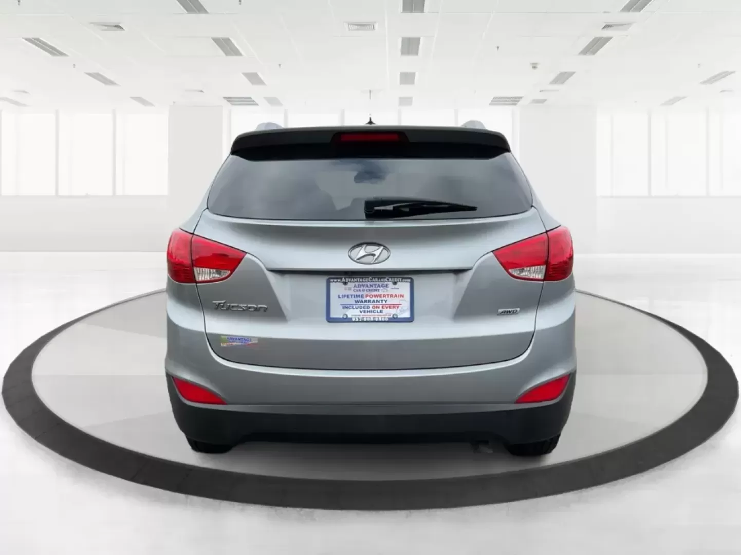 2015 Hyundai Tucson SE (KM8JUCAG2FU) with an Theta II 2.4L I-4 gasoline direct injection engine, located at 880 E. National Road, Vandalia, OH, 45377, (937) 908-9800, 39.891918, -84.183594 - 2015 Hyundai Tucson SE - Photo#3