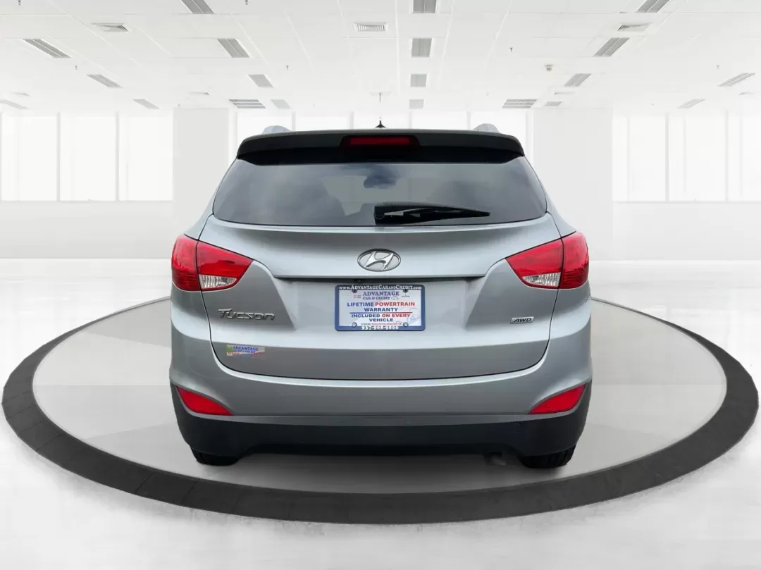 2015 Hyundai Tucson SE (KM8JUCAG2FU) with an Theta II 2.4L I-4 gasoline direct injection engine, located at 880 E. National Road, Vandalia, OH, 45377, (937) 908-9800, 39.891918, -84.183594 - 2015 Hyundai Tucson SE - Photo#3