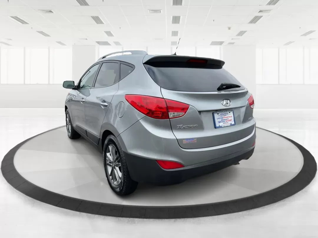 2015 Hyundai Tucson SE (KM8JUCAG2FU) with an Theta II 2.4L I-4 gasoline direct injection engine, located at 880 E. National Road, Vandalia, OH, 45377, (937) 908-9800, 39.891918, -84.183594 - 2015 Hyundai Tucson SE - Photo#4