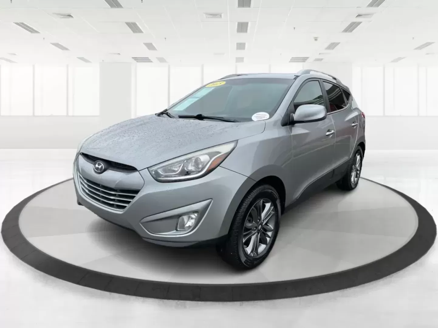2015 Hyundai Tucson SE (KM8JUCAG2FU) with an Theta II 2.4L I-4 gasoline direct injection engine, located at 880 E. National Road, Vandalia, OH, 45377, (937) 908-9800, 39.891918, -84.183594 - 2015 Hyundai Tucson SE - Photo#7