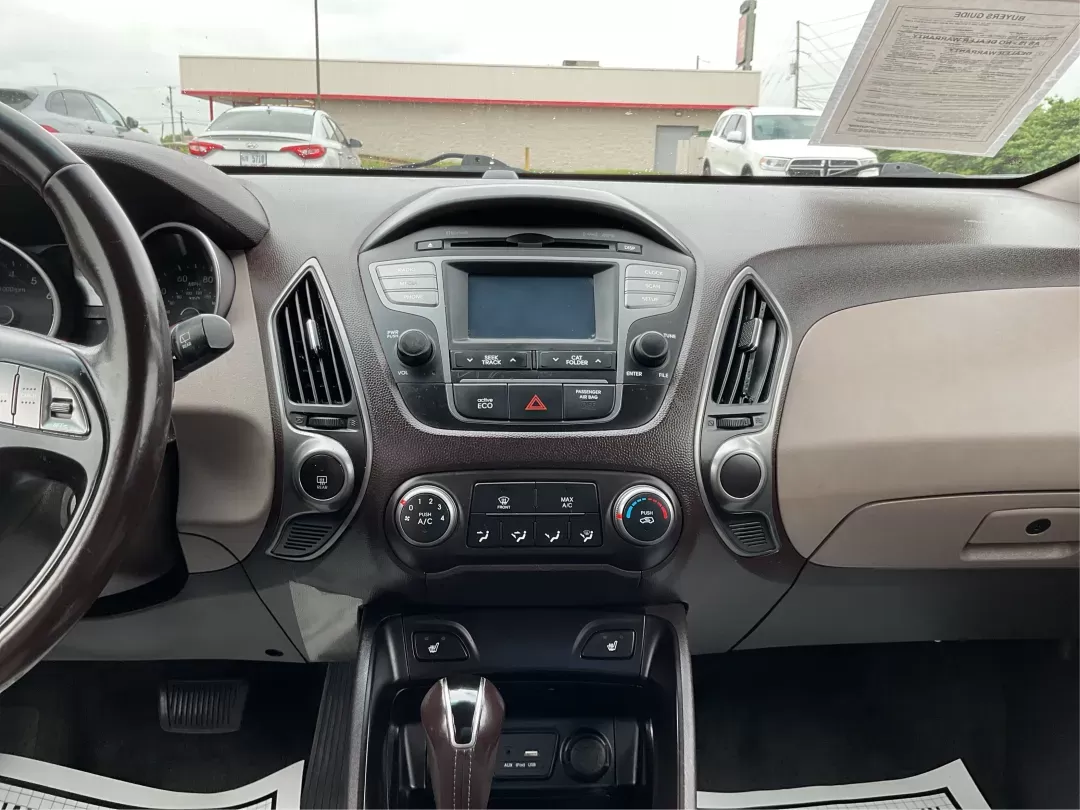 2015 Hyundai Tucson SE (KM8JUCAG2FU) with an Theta II 2.4L I-4 gasoline direct injection engine, located at 880 E. National Road, Vandalia, OH, 45377, (937) 908-9800, 39.891918, -84.183594 - 2015 Hyundai Tucson SE - Photo#12