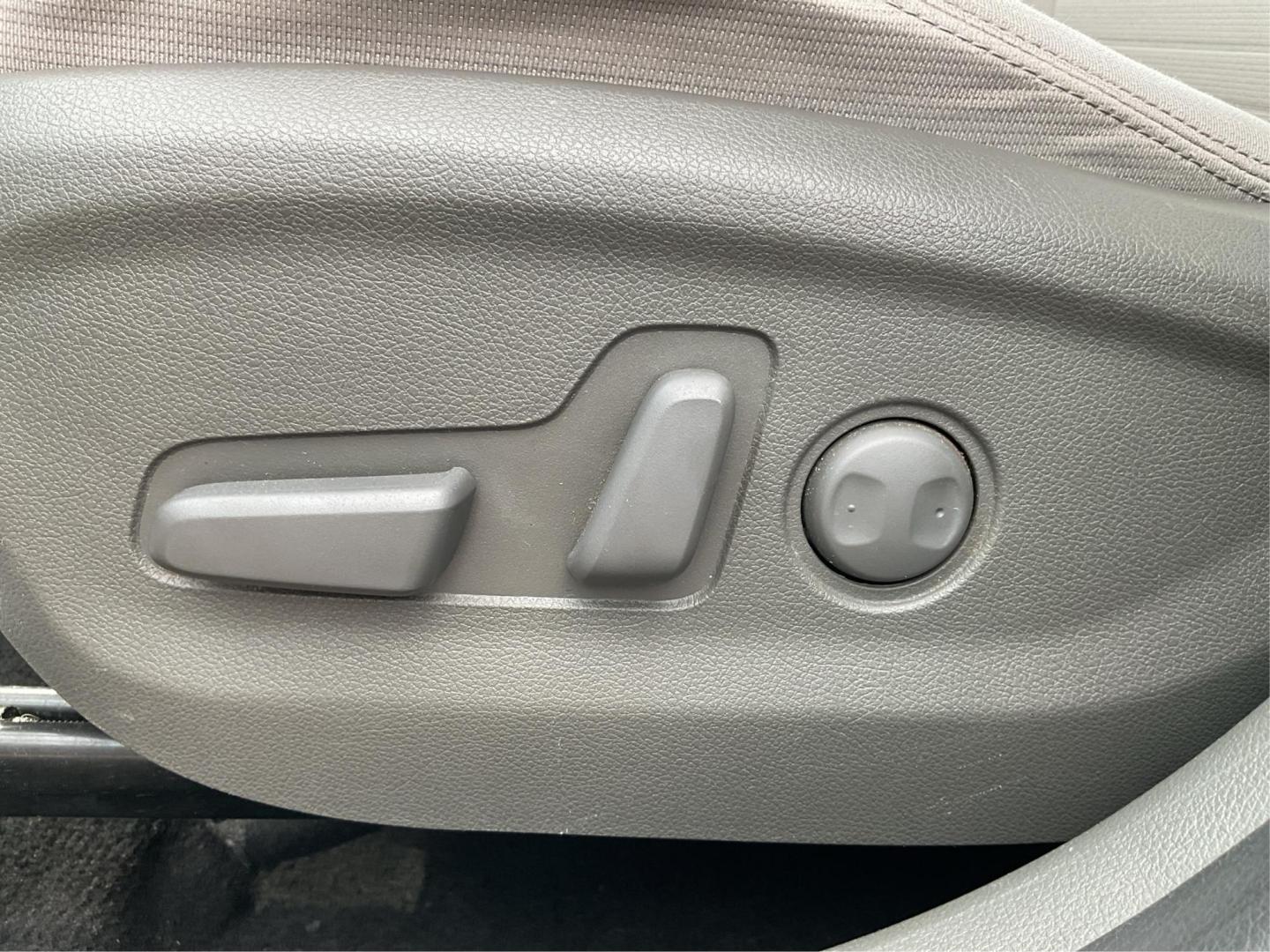2017 Kia Sportage LX (KNDPM3AC2H7) with an Theta II 2.4L I-4 gasoline direct injection engine, located at 1230 East Main St, Xenia, OH, 45385, (937) 908-9800, 39.688026, -83.910172 - Photo#17