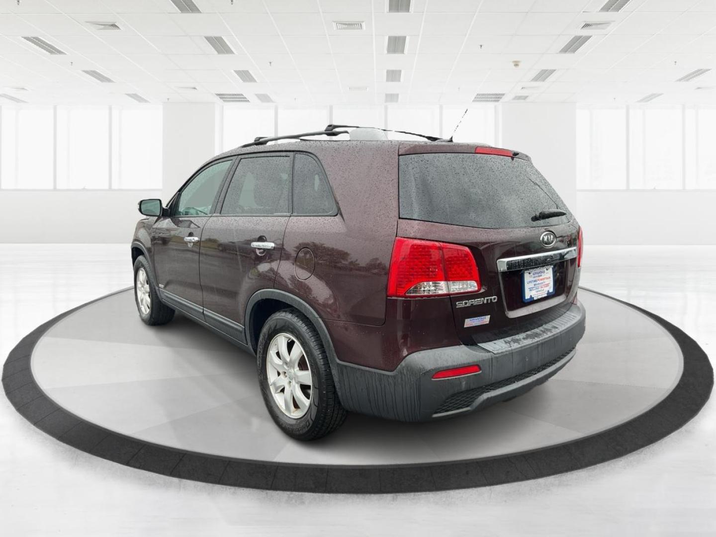 2012 Kia Sorento LX (5XYKTDA6XCG) with an 2.4L I-4 gasoline direct injection engine, located at 880 E. National Road, Vandalia, OH, 45377, (937) 908-9800, 39.891918, -84.183594 - One Owner - Photo#5