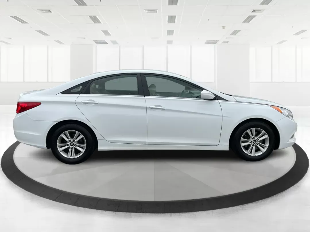 2013 Hyundai Sonata GLS (5NPEB4ACXDH) with an 2.4L I-4 gasoline direct injection engine, located at 8750 N County Rd 25A, Piqua, OH, 45356, (937) 908-9800, 40.164391, -84.232513 - Photo#1