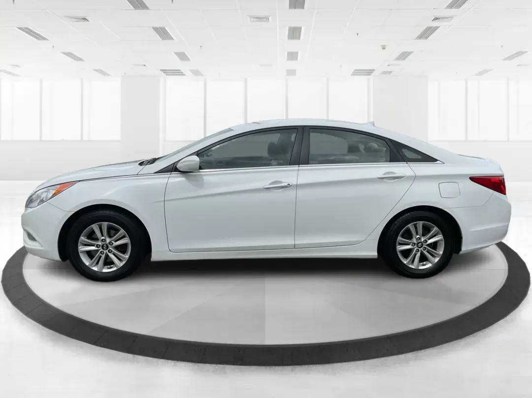 2013 Hyundai Sonata GLS (5NPEB4ACXDH) with an 2.4L I-4 gasoline direct injection engine, located at 8750 N County Rd 25A, Piqua, OH, 45356, (937) 908-9800, 40.164391, -84.232513 - Photo#6