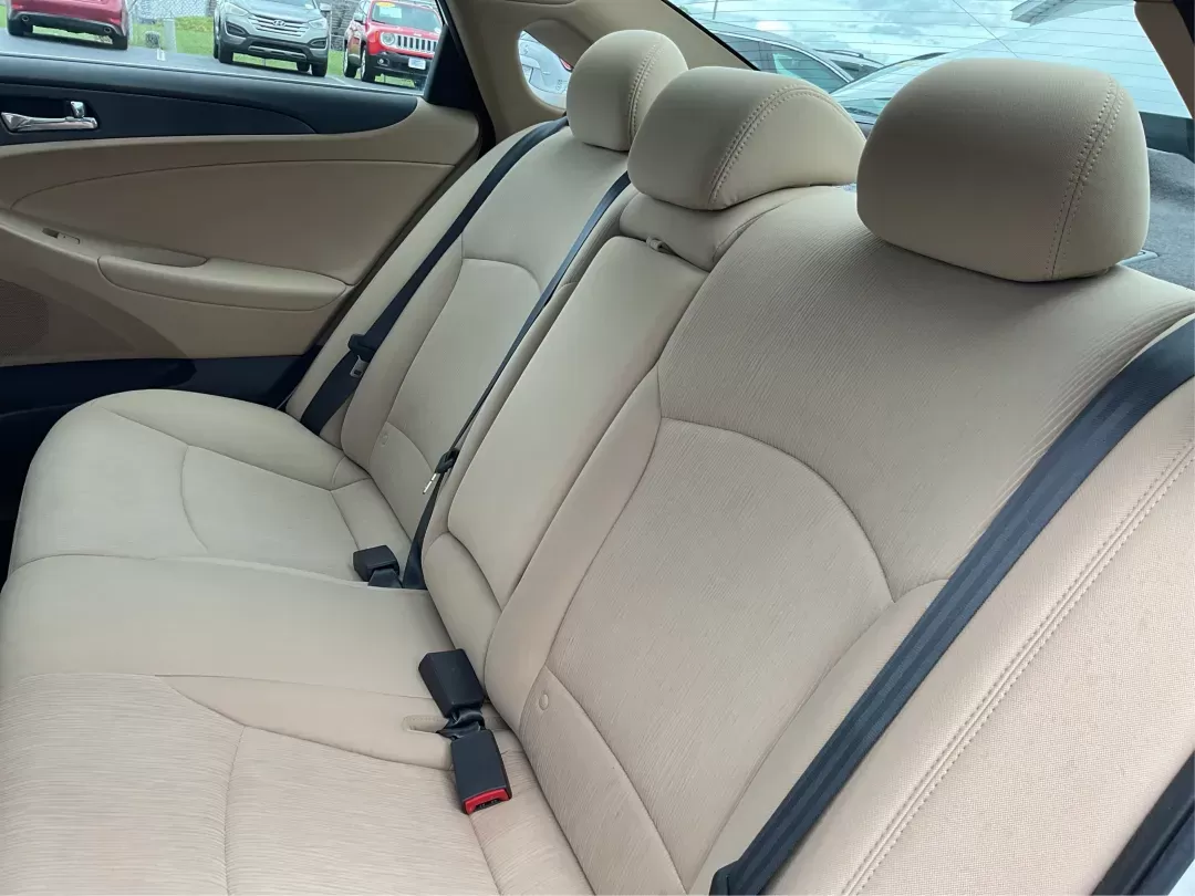 2013 Hyundai Sonata GLS (5NPEB4ACXDH) with an 2.4L I-4 gasoline direct injection engine, located at 8750 N County Rd 25A, Piqua, OH, 45356, (937) 908-9800, 40.164391, -84.232513 - Photo#10