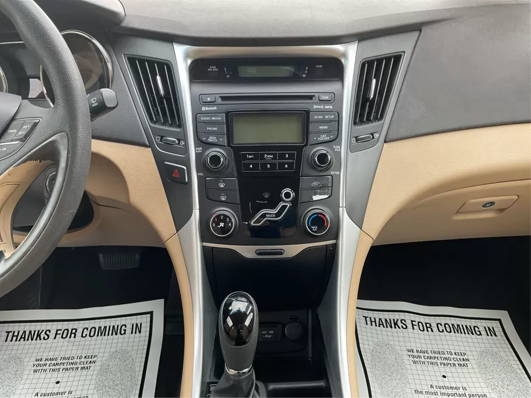 2013 Hyundai Sonata GLS (5NPEB4ACXDH) with an 2.4L I-4 gasoline direct injection engine, located at 8750 N County Rd 25A, Piqua, OH, 45356, (937) 908-9800, 40.164391, -84.232513 - Photo#13