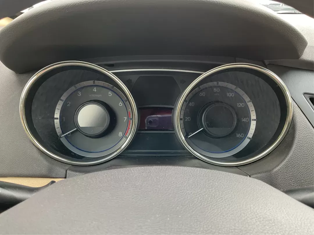 2013 Hyundai Sonata GLS (5NPEB4ACXDH) with an 2.4L I-4 gasoline direct injection engine, located at 8750 N County Rd 25A, Piqua, OH, 45356, (937) 908-9800, 40.164391, -84.232513 - Photo#15