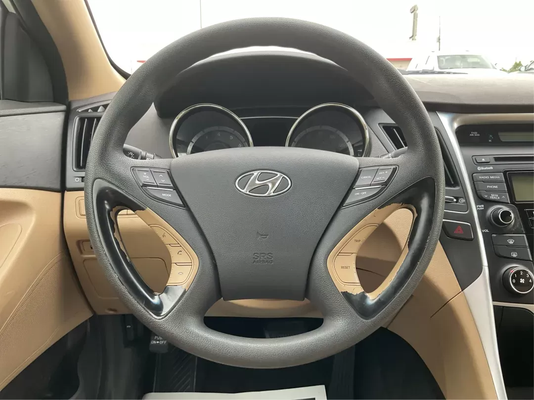 2013 Hyundai Sonata GLS (5NPEB4ACXDH) with an 2.4L I-4 gasoline direct injection engine, located at 8750 N County Rd 25A, Piqua, OH, 45356, (937) 908-9800, 40.164391, -84.232513 - Photo#16