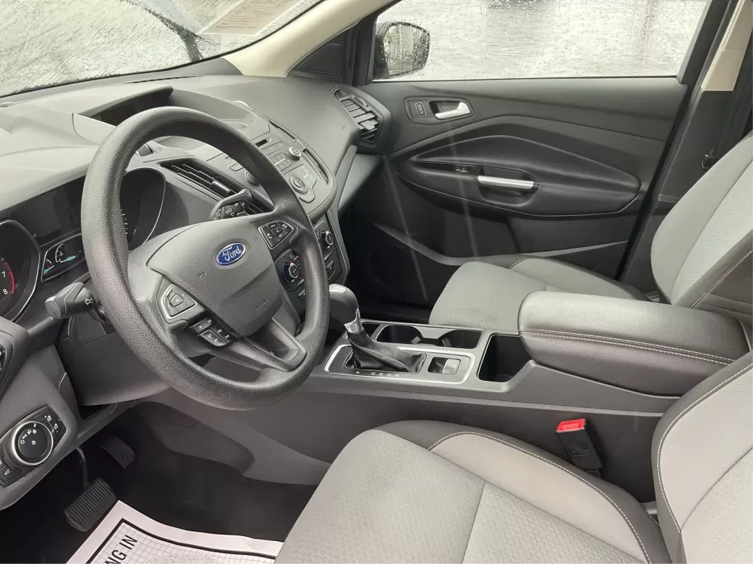 2017 Ford Escape SE FWD (1FMCU0GD6HU) with an 1.5L L4 DOHC 16V engine, 6-Speed Automatic transmission, located at 401 Woodman Dr, Riverside, OH, 45431, (937) 908-9800, 39.760899, -84.123421 - 2017 Ford Escape SE FWD - Photo#8