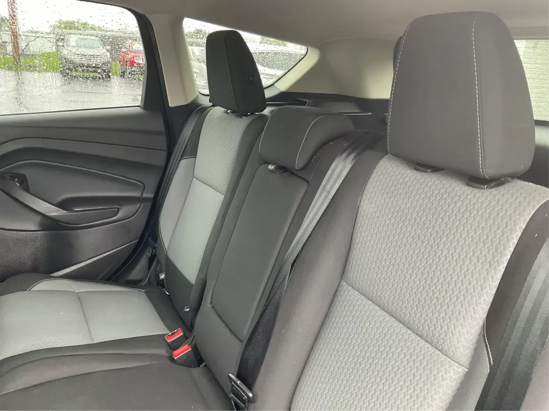 2017 Ford Escape SE FWD (1FMCU0GD6HU) with an 1.5L L4 DOHC 16V engine, 6-Speed Automatic transmission, located at 401 Woodman Dr, Riverside, OH, 45431, (937) 908-9800, 39.760899, -84.123421 - 2017 Ford Escape SE FWD - Photo#9