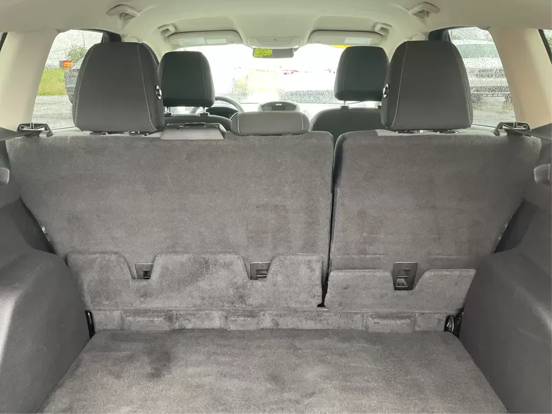 2017 Ford Escape SE FWD (1FMCU0GD6HU) with an 1.5L L4 DOHC 16V engine, 6-Speed Automatic transmission, located at 401 Woodman Dr, Riverside, OH, 45431, (937) 908-9800, 39.760899, -84.123421 - 2017 Ford Escape SE FWD - Photo#10