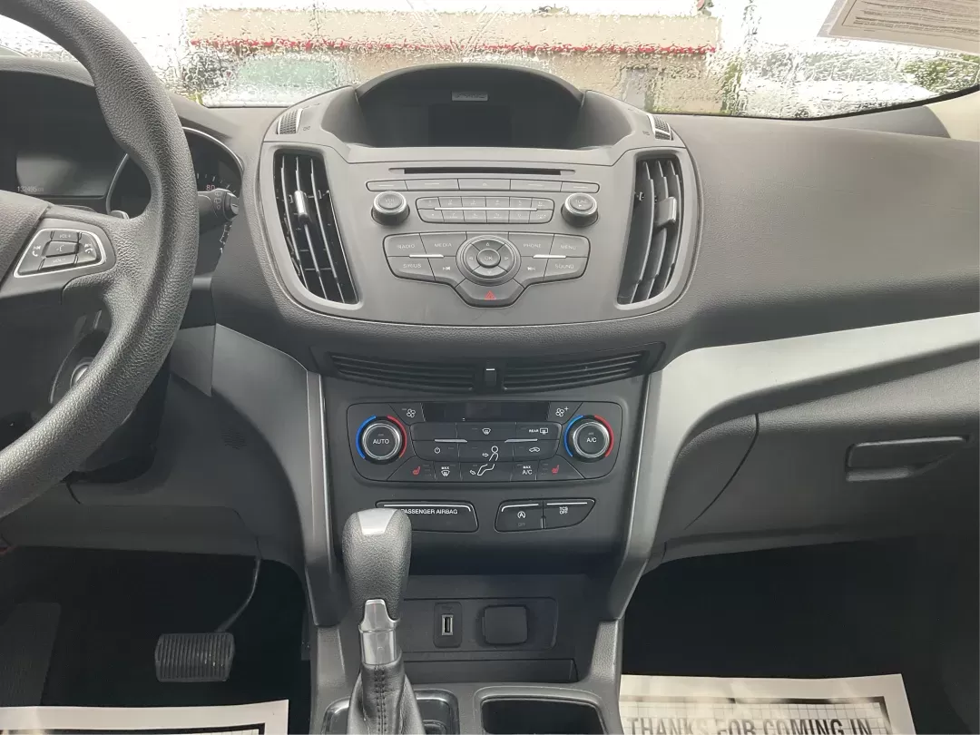 2017 Ford Escape SE FWD (1FMCU0GD6HU) with an 1.5L L4 DOHC 16V engine, 6-Speed Automatic transmission, located at 401 Woodman Dr, Riverside, OH, 45431, (937) 908-9800, 39.760899, -84.123421 - 2017 Ford Escape SE FWD - Photo#11