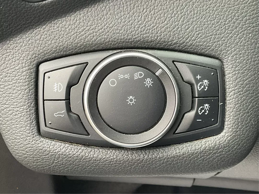 2017 Ford Escape SE FWD (1FMCU0GD6HU) with an 1.5L L4 DOHC 16V engine, 6-Speed Automatic transmission, located at 401 Woodman Dr, Riverside, OH, 45431, (937) 908-9800, 39.760899, -84.123421 - 2017 Ford Escape SE FWD - Photo#15