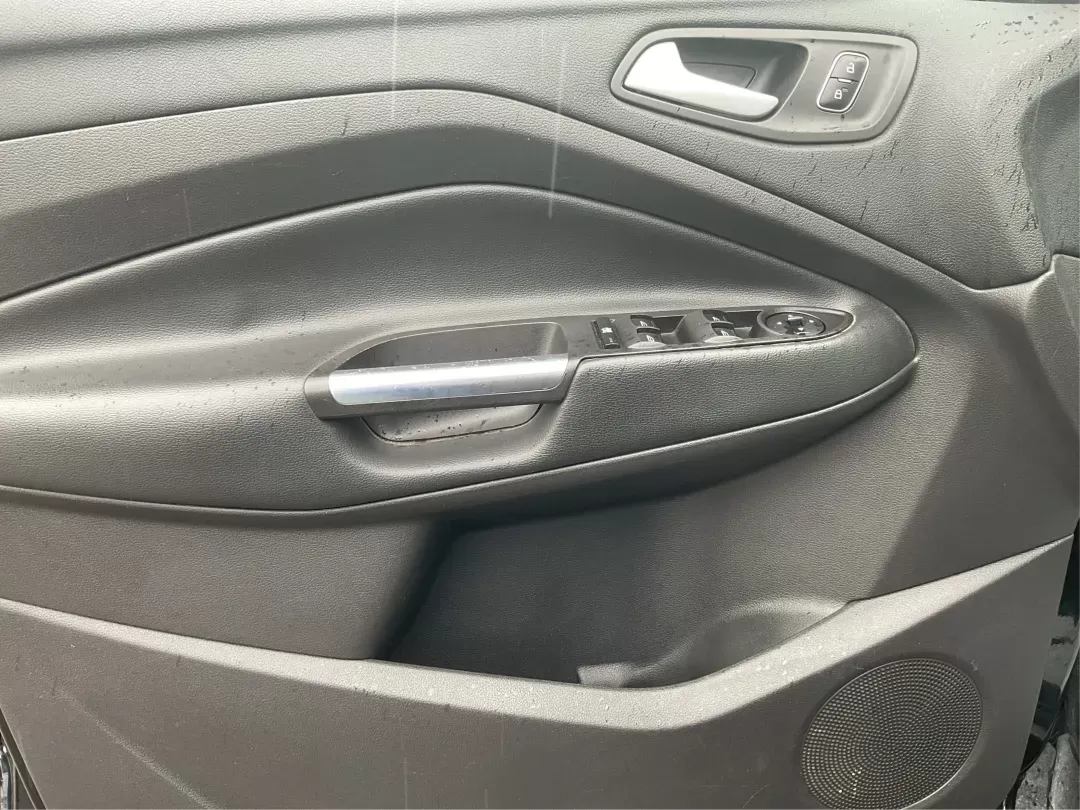 2017 Ford Escape SE FWD (1FMCU0GD6HU) with an 1.5L L4 DOHC 16V engine, 6-Speed Automatic transmission, located at 401 Woodman Dr, Riverside, OH, 45431, (937) 908-9800, 39.760899, -84.123421 - 2017 Ford Escape SE FWD - Photo#16