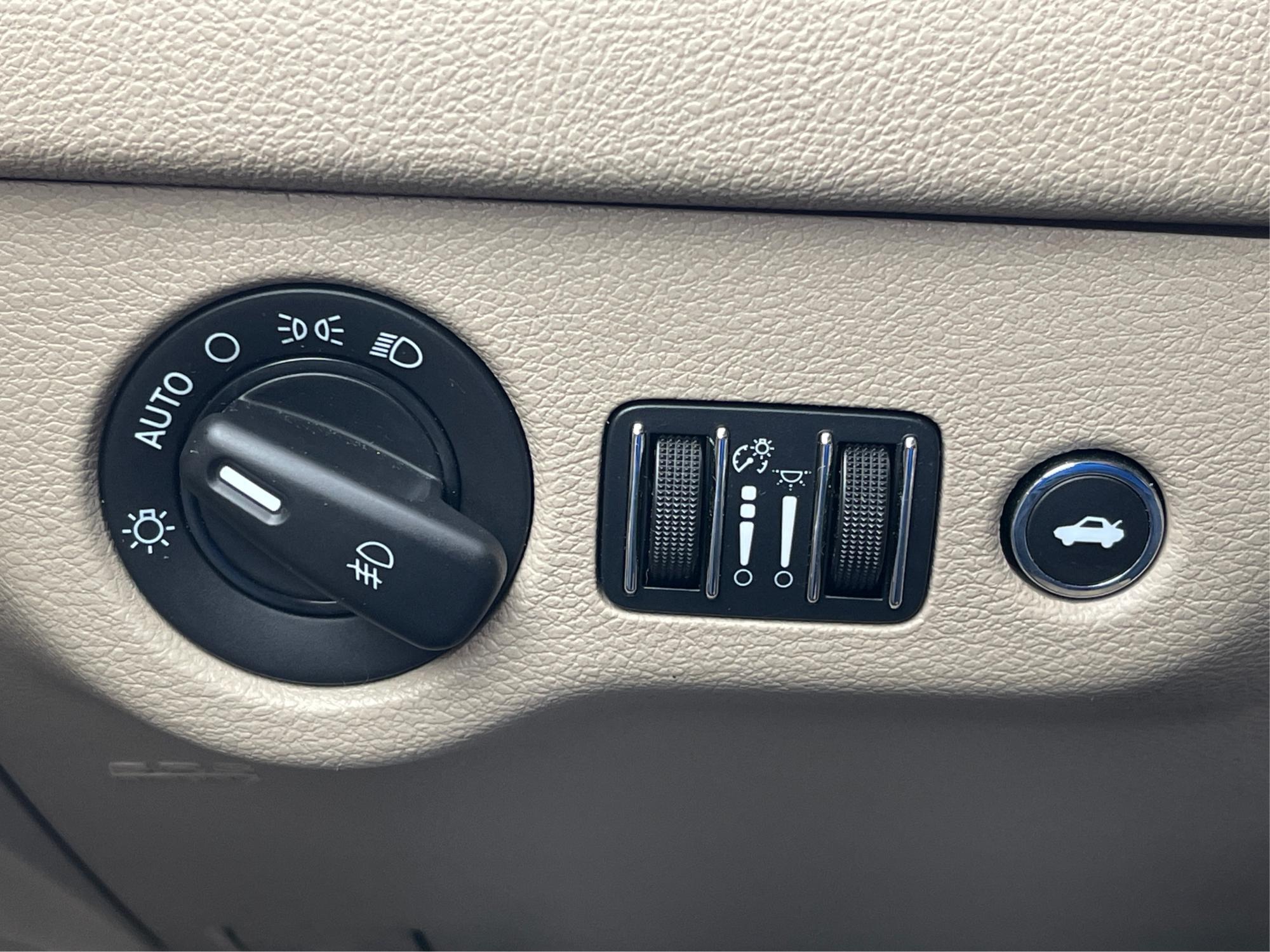 2012 Chrysler 300 Limited (2C3CCACG7CH) with an 3.6L V-6 DOHC engine, located at 8750 N County Rd 25A, Piqua, OH, 45356, (937) 908-9800, 40.164391, -84.232513 - 2012 Chrysler 300 Limited - Photo#15