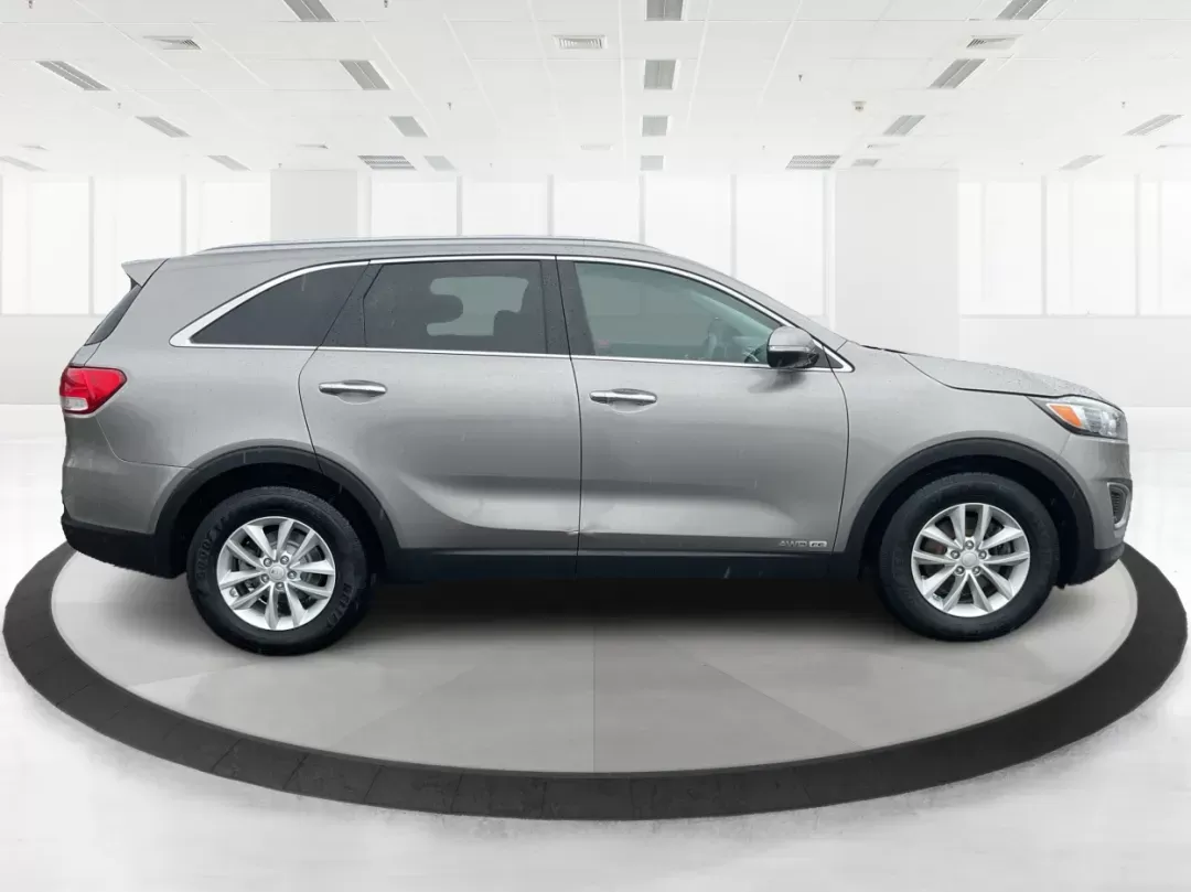 2017 Kia Sorento 3.3L LX (5XYPGDA52HG) with an Lambda II 3.3L V-6 gasoline direct injection engine, located at 4508 South Dixie Dr, Moraine, OH, 45439, (937) 908-9800, 39.689976, -84.218452 - One Owner - Photo#1