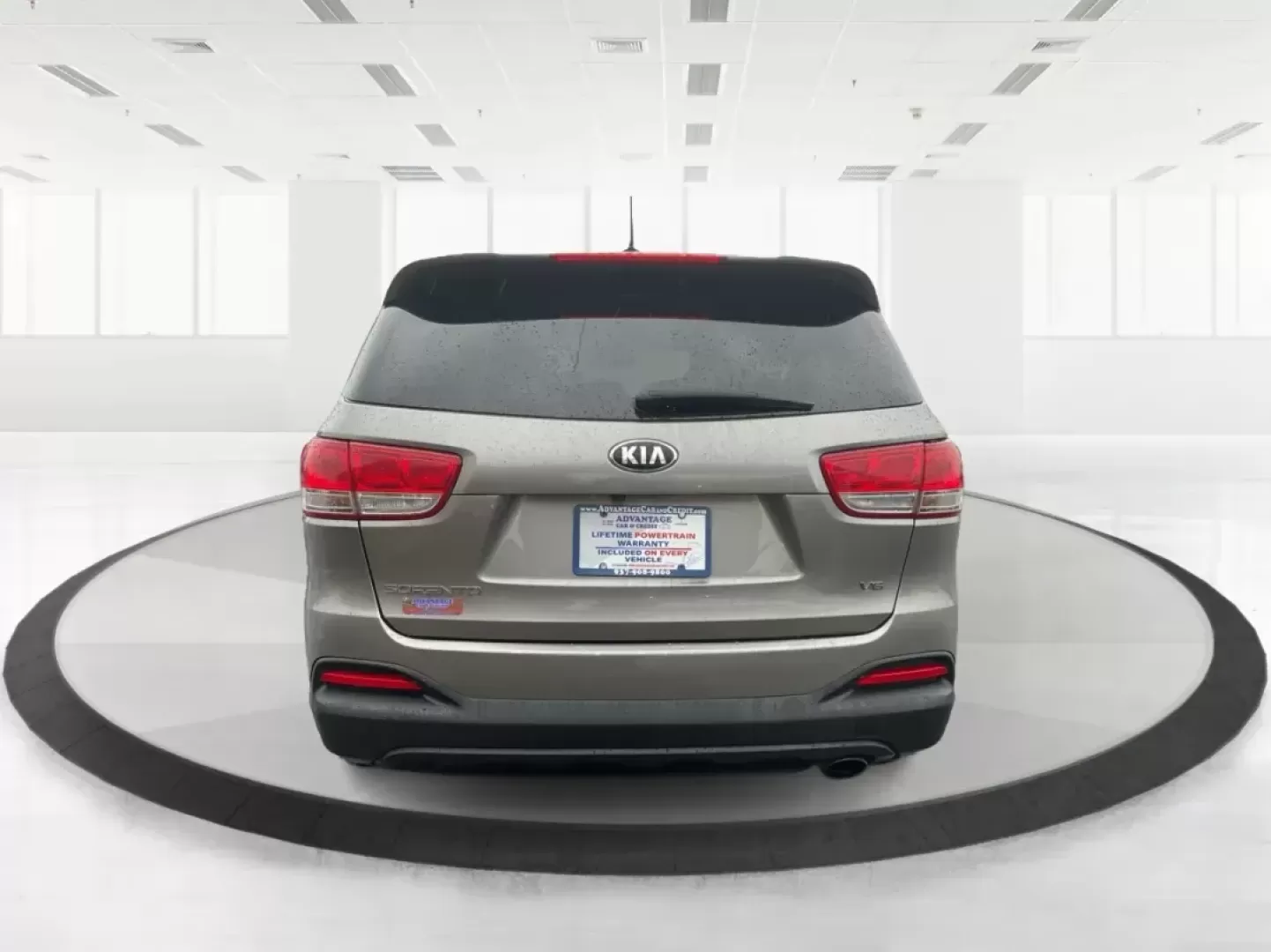 2017 Kia Sorento 3.3L LX (5XYPGDA52HG) with an Lambda II 3.3L V-6 gasoline direct injection engine, located at 4508 South Dixie Dr, Moraine, OH, 45439, (937) 908-9800, 39.689976, -84.218452 - One Owner|Third Row - Photo#3