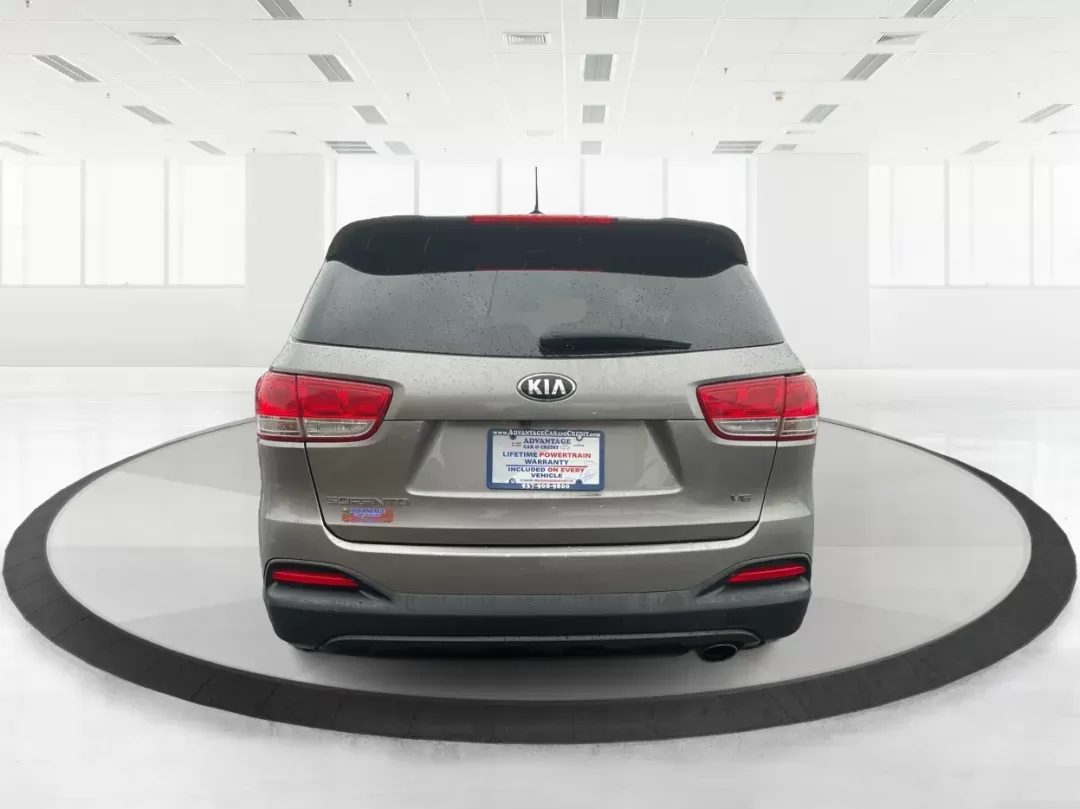 2017 Kia Sorento 3.3L LX (5XYPGDA52HG) with an Lambda II 3.3L V-6 gasoline direct injection engine, located at 4508 South Dixie Dr, Moraine, OH, 45439, (937) 908-9800, 39.689976, -84.218452 - One Owner - Photo#4