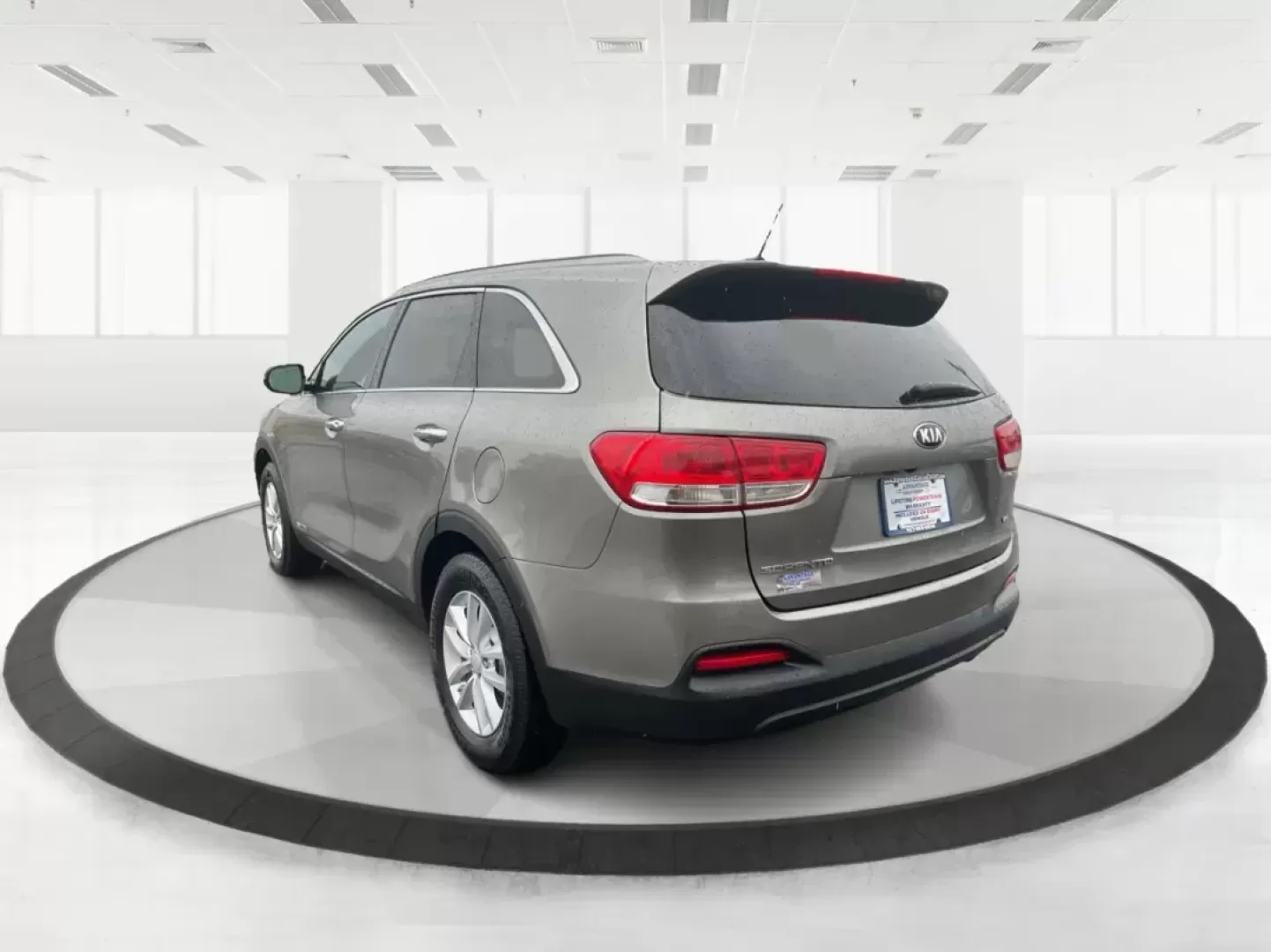 2017 Kia Sorento 3.3L LX (5XYPGDA52HG) with an Lambda II 3.3L V-6 gasoline direct injection engine, located at 4508 South Dixie Dr, Moraine, OH, 45439, (937) 908-9800, 39.689976, -84.218452 - One Owner|Third Row - Photo#4