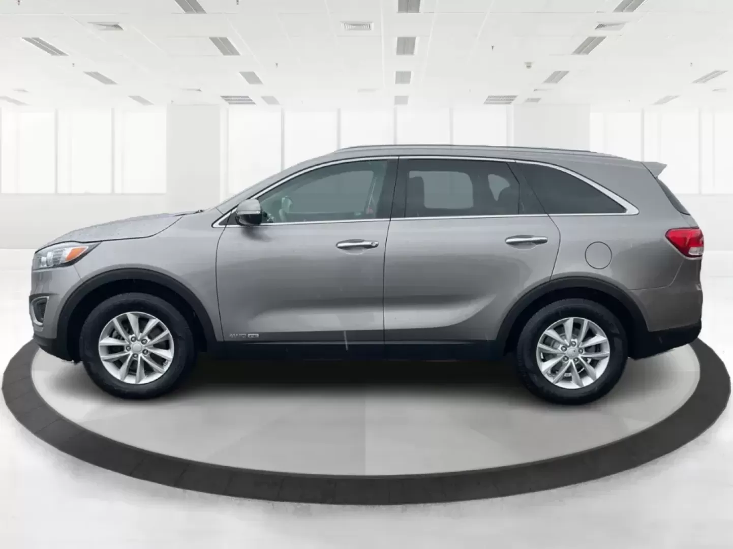 2017 Kia Sorento 3.3L LX (5XYPGDA52HG) with an Lambda II 3.3L V-6 gasoline direct injection engine, located at 4508 South Dixie Dr, Moraine, OH, 45439, (937) 908-9800, 39.689976, -84.218452 - One Owner|Third Row - Photo#5