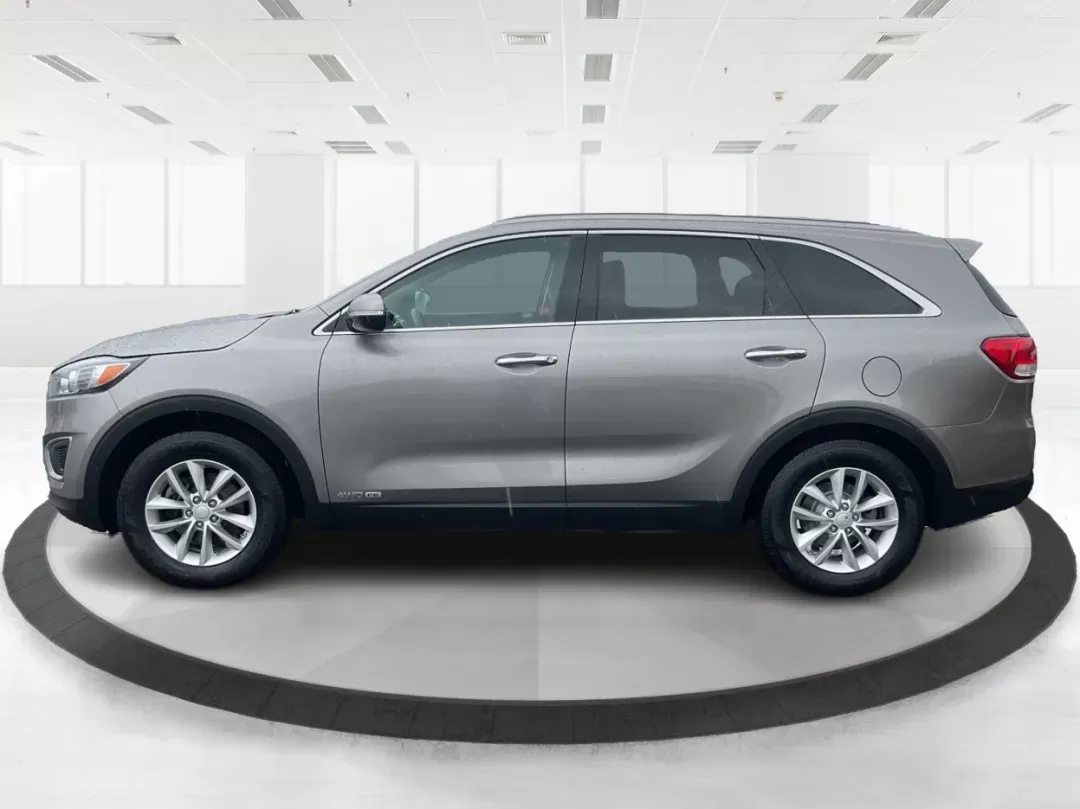 2017 Kia Sorento 3.3L LX (5XYPGDA52HG) with an Lambda II 3.3L V-6 gasoline direct injection engine, located at 4508 South Dixie Dr, Moraine, OH, 45439, (937) 908-9800, 39.689976, -84.218452 - One Owner - Photo#6