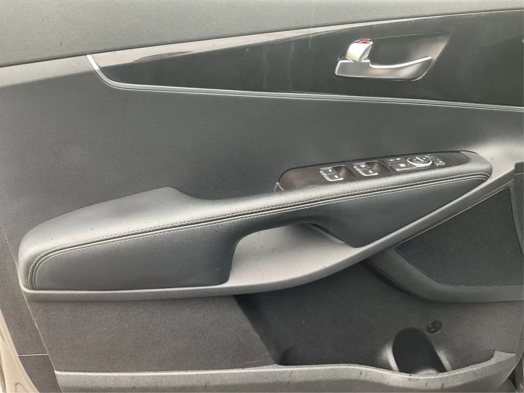 2017 Kia Sorento 3.3L LX (5XYPGDA52HG) with an Lambda II 3.3L V-6 gasoline direct injection engine, located at 4508 South Dixie Dr, Moraine, OH, 45439, (937) 908-9800, 39.689976, -84.218452 - One Owner - Photo#17